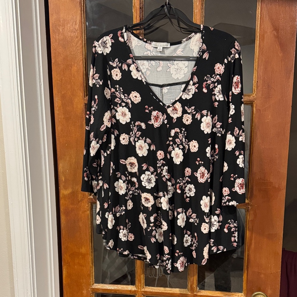Green Envelope Floral V-Neck Blouse in Black and Pink